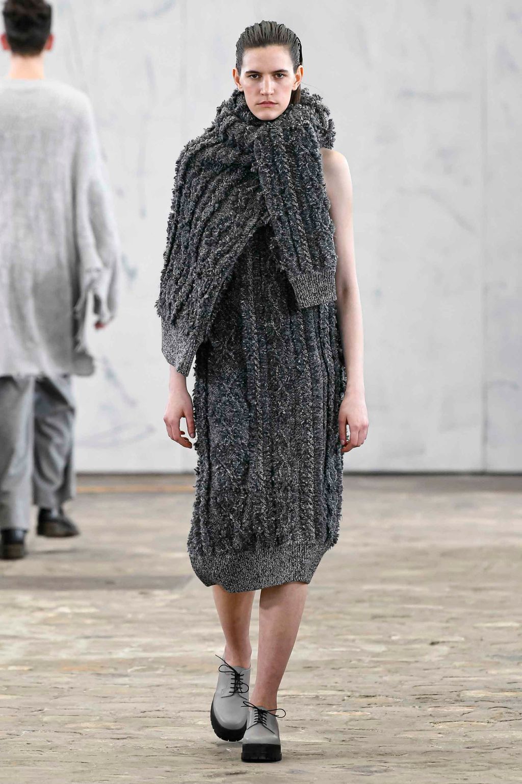 Fashion Week Paris Fall/Winter 2020 look 6 from the Dawei collection womenswear