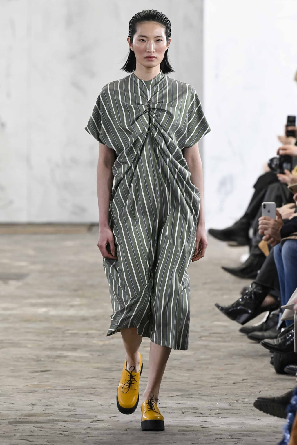 Fashion Week Paris Fall/Winter 2020 look 22 from the Dawei collection 女装
