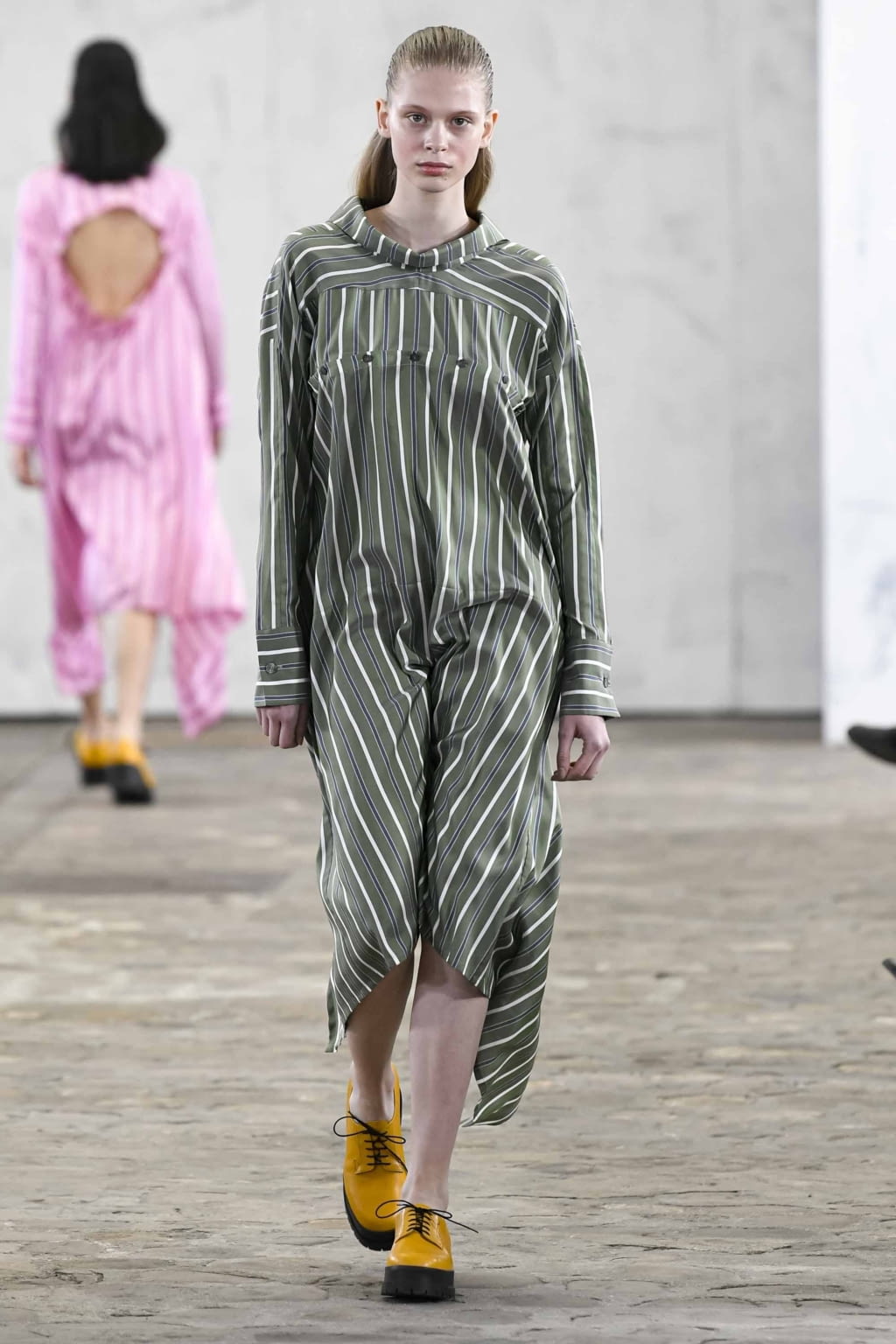 Fashion Week Paris Fall/Winter 2020 look 23 from the Dawei collection womenswear