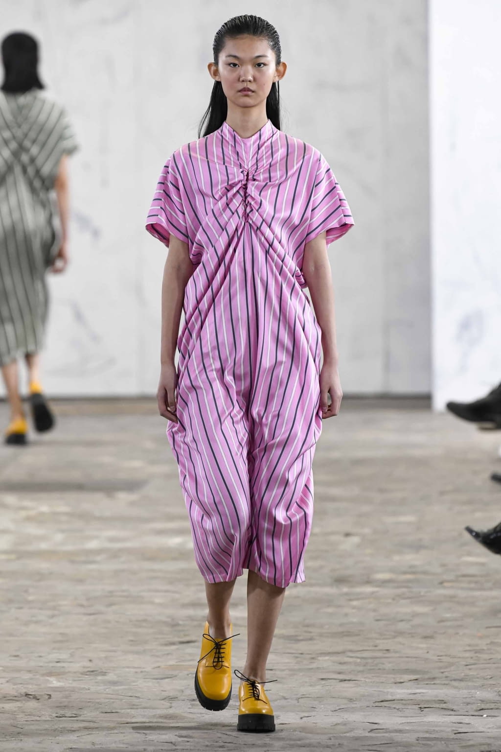 Fashion Week Paris Fall/Winter 2020 look 24 from the Dawei collection womenswear