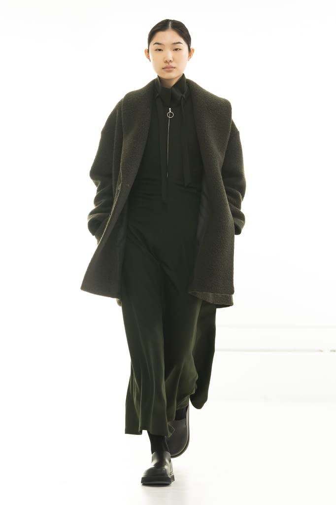 Fashion Week Paris Fall/Winter 2022 look 10 from the Dawei collection womenswear