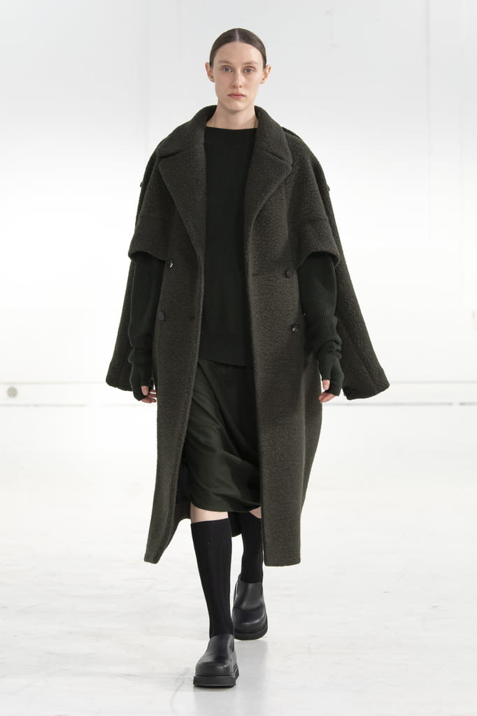 Fashion Week Paris Fall/Winter 2022 look 11 de la collection Dawei womenswear