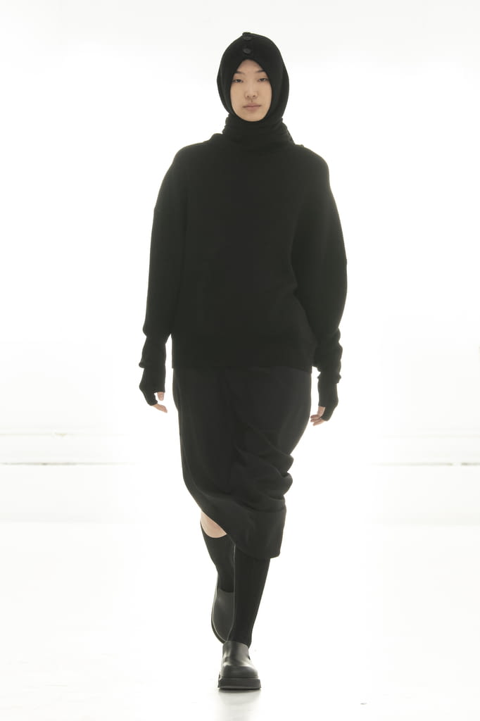 Fashion Week Paris Fall/Winter 2022 look 16 from the Dawei collection womenswear