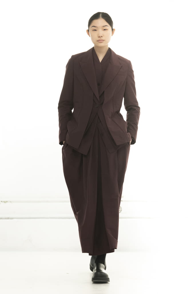 Fashion Week Paris Fall/Winter 2022 look 24 from the Dawei collection 女装