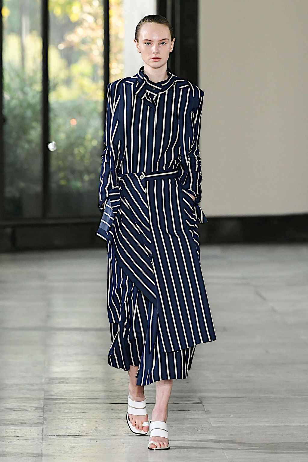 Fashion Week Paris Spring/Summer 2020 look 7 from the Dawei collection womenswear