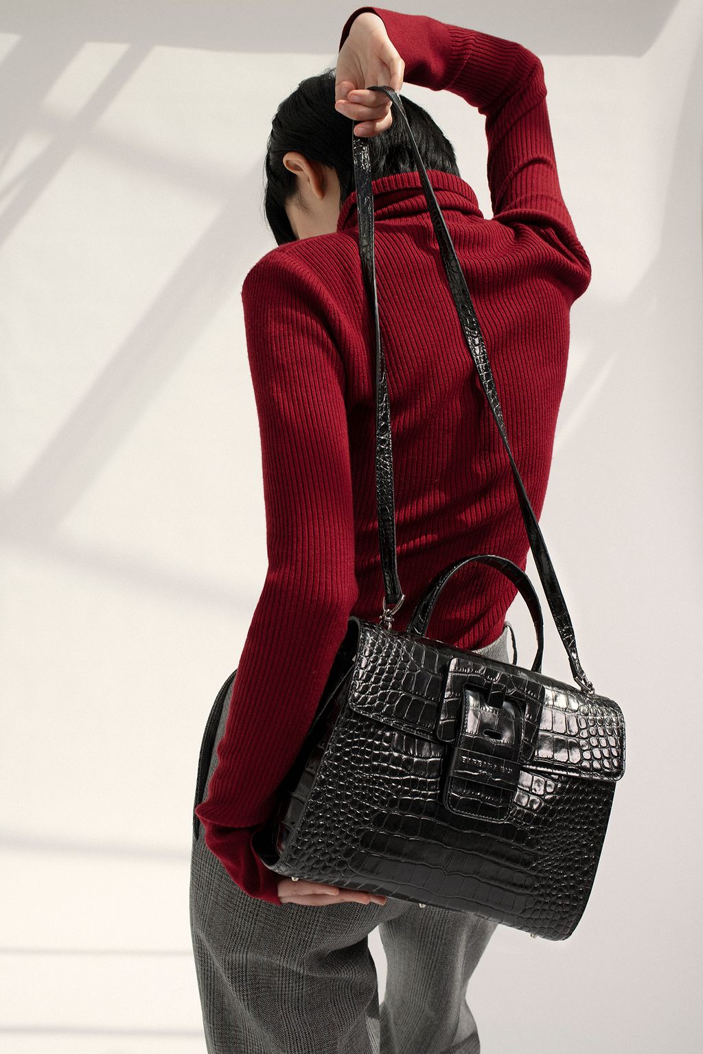 Fashion Week Paris Fall/Winter 2023 look 6 de la collection Barbara Bui womenswear accessories