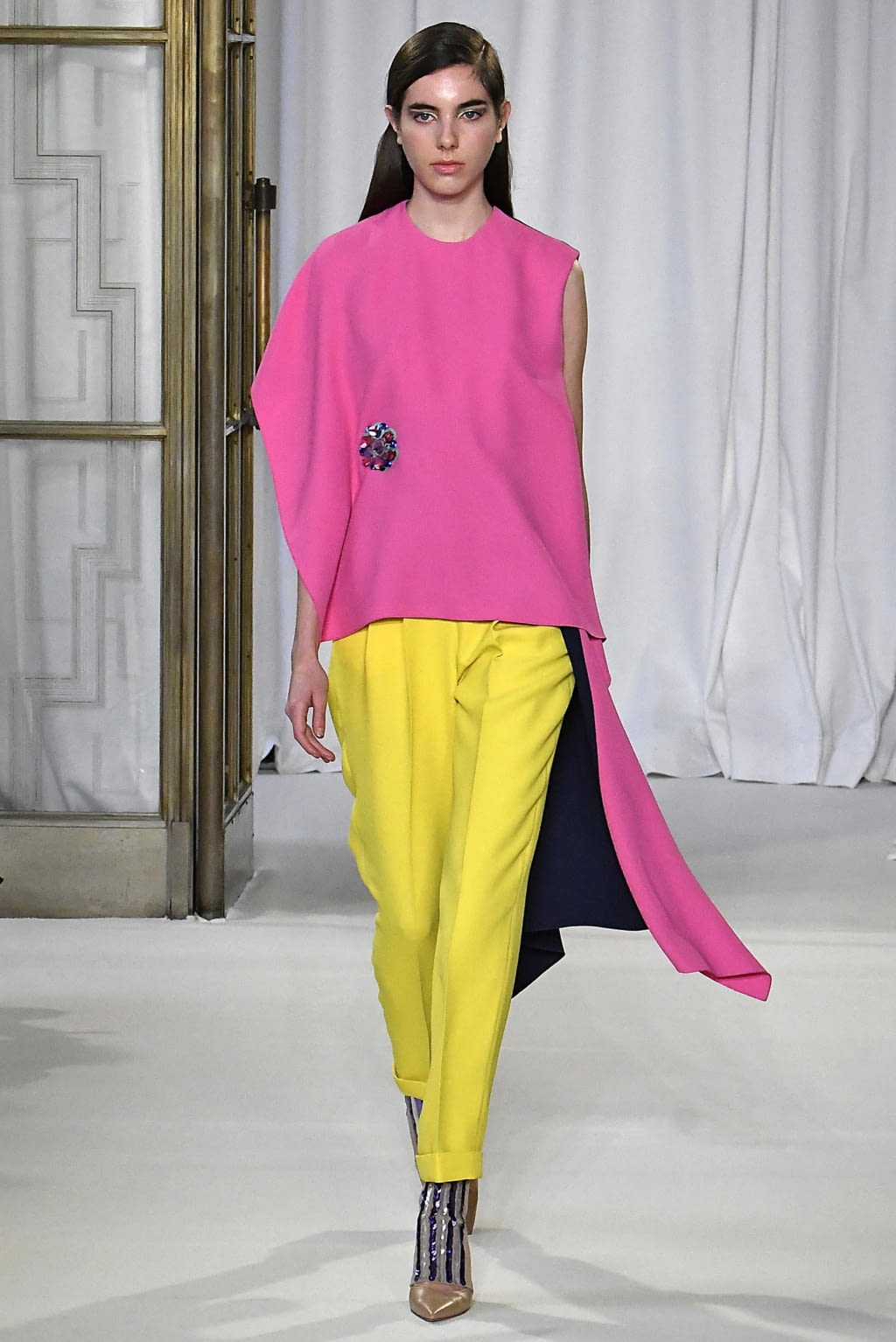 Fashion Week London Fall/Winter 2018 look 23 from the Delpozo collection 女装
