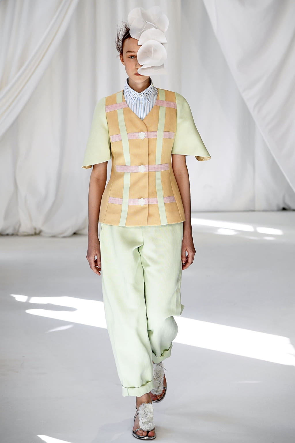 Fashion Week London Spring/Summer 2019 look 9 from the Delpozo collection 女装