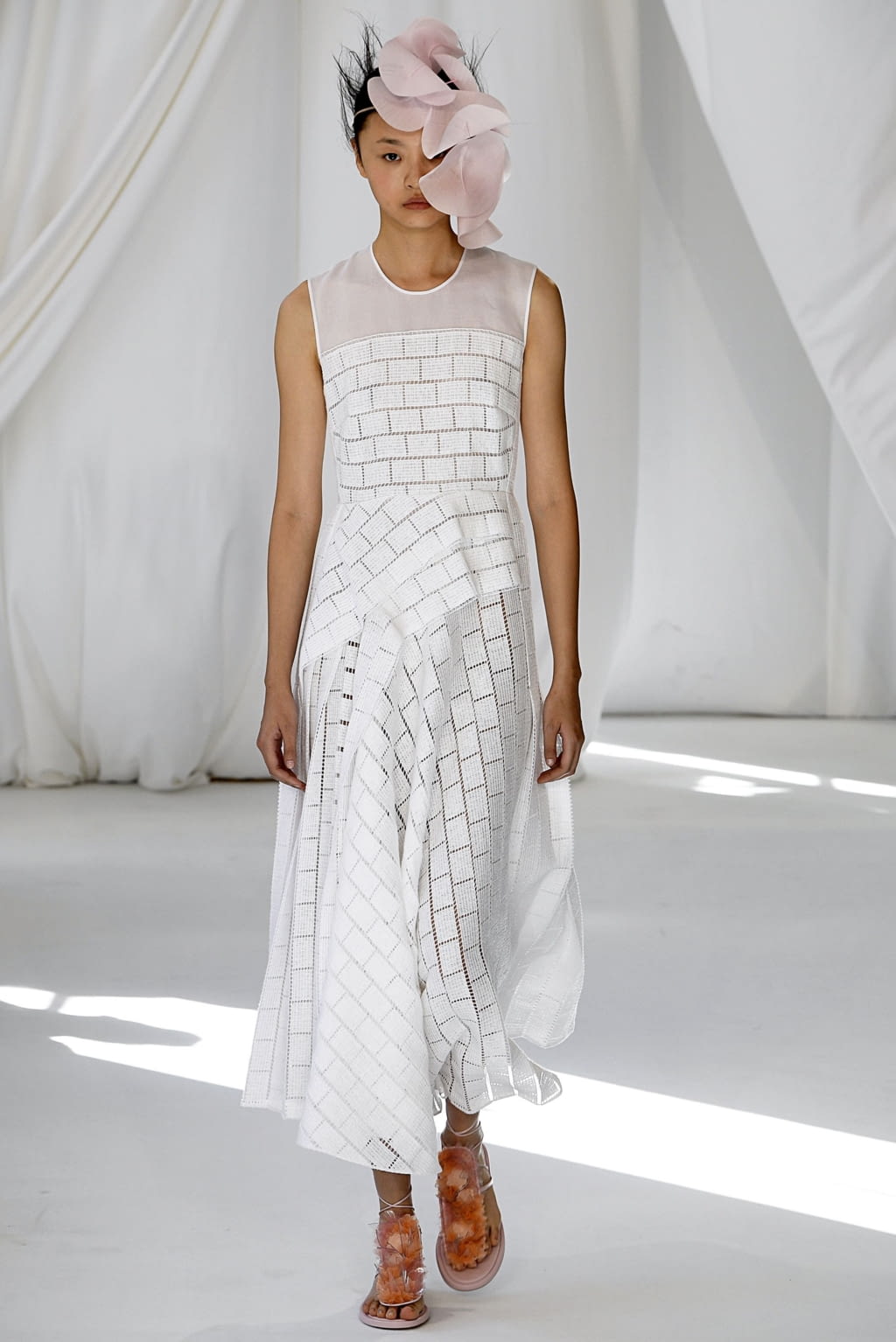 Fashion Week London Spring/Summer 2019 look 15 from the Delpozo collection womenswear