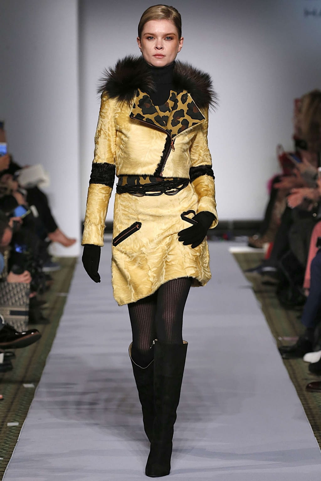 Fashion Week New York Fall/Winter 2019 look 2 from the Dennis Basso collection 女装