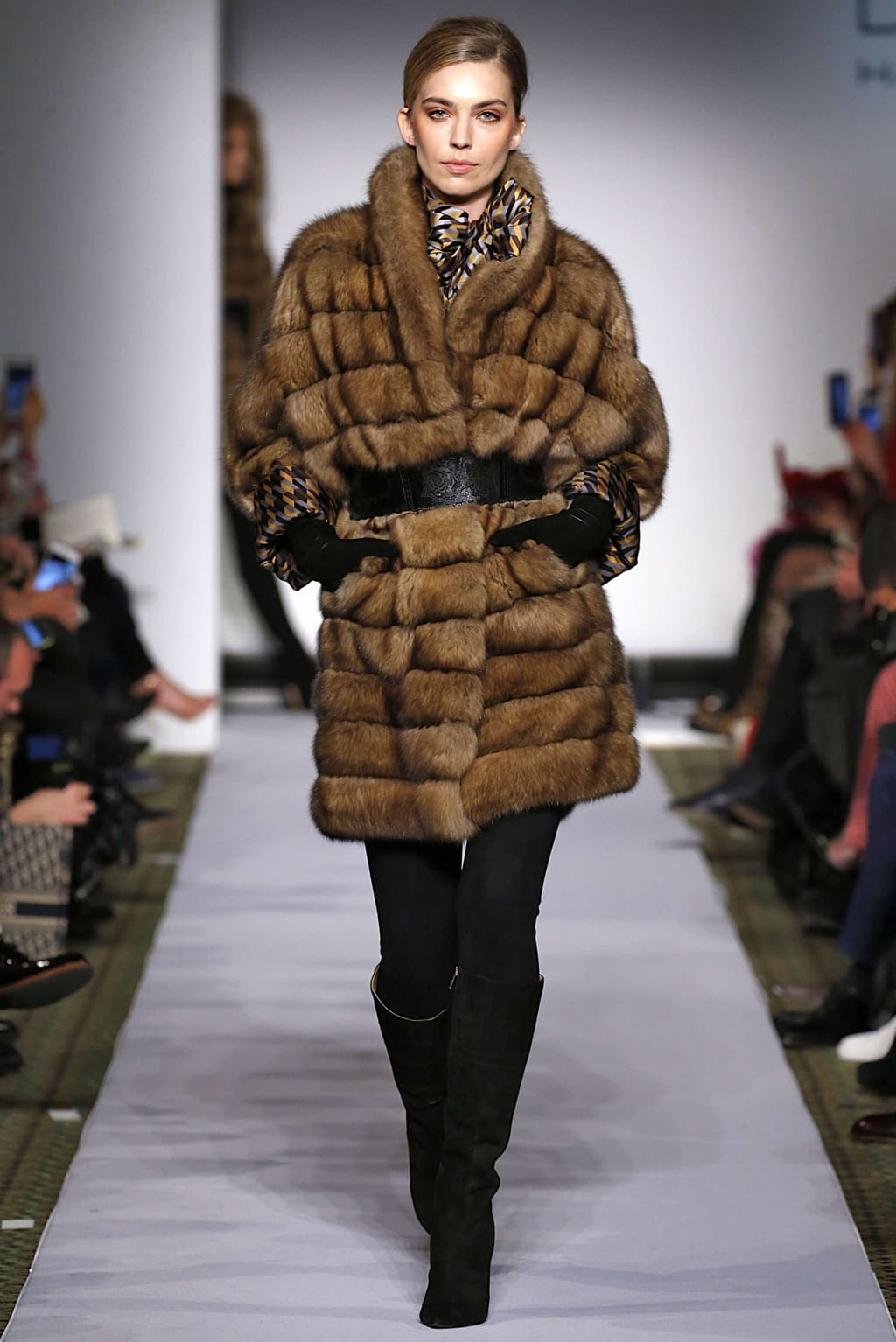 Fashion Week New York Fall/Winter 2019 look 10 from the Dennis Basso collection 女装