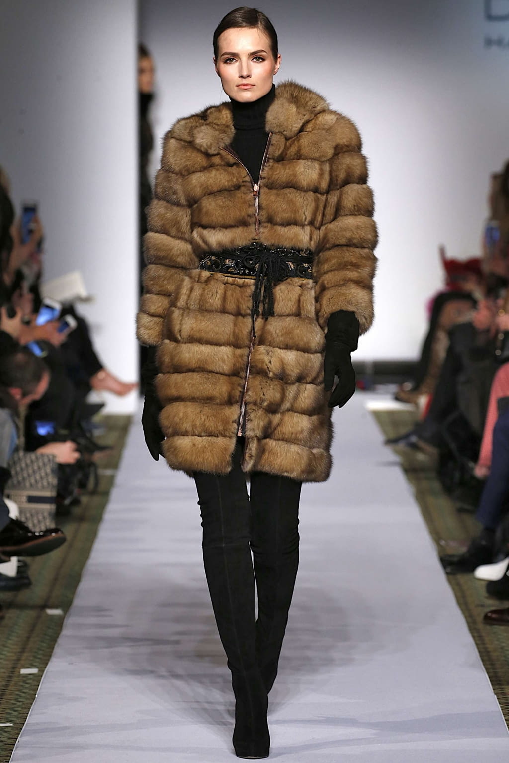 Fashion Week New York Fall/Winter 2019 look 11 from the Dennis Basso collection 女装