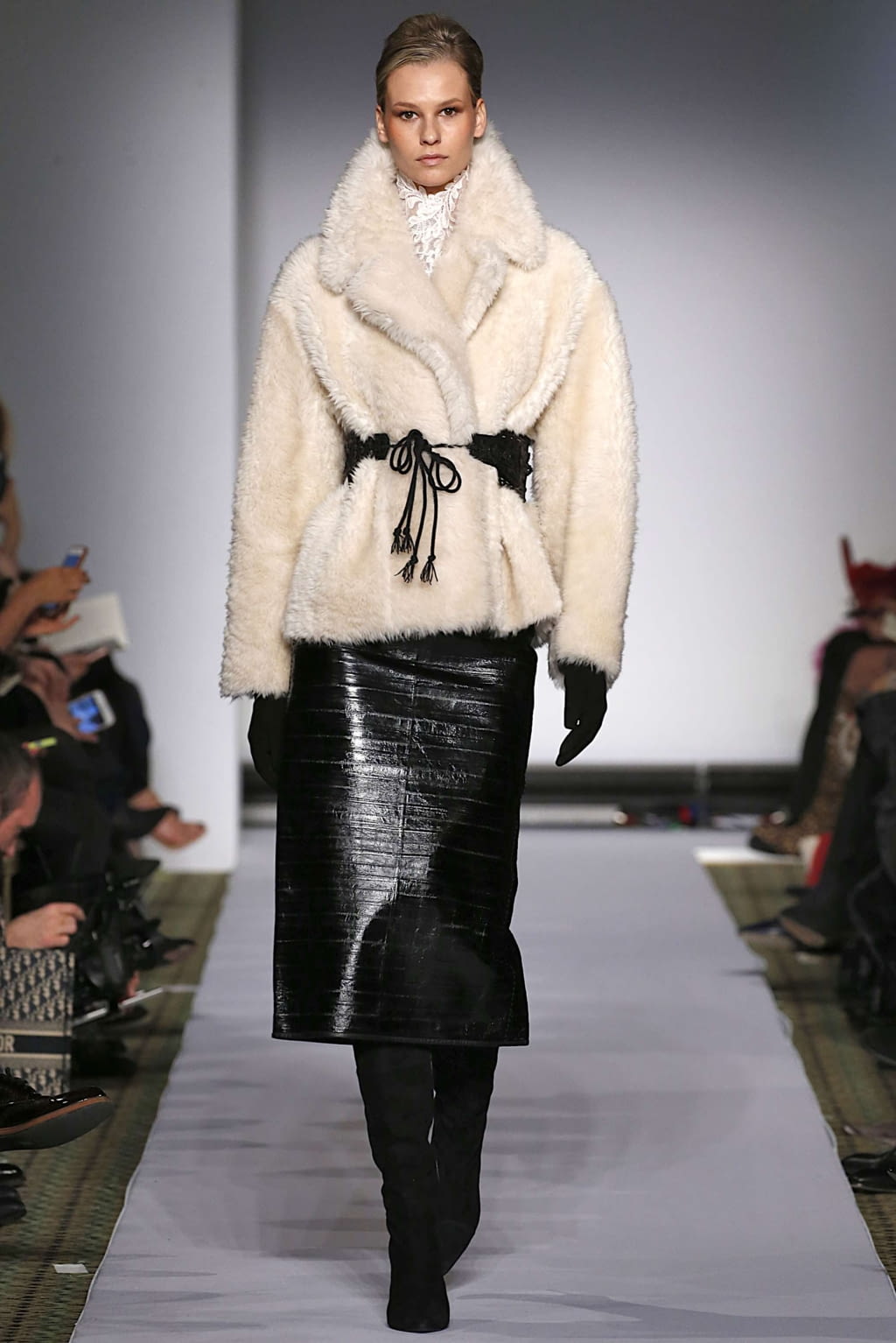 Fashion Week New York Fall/Winter 2019 look 17 from the Dennis Basso collection womenswear