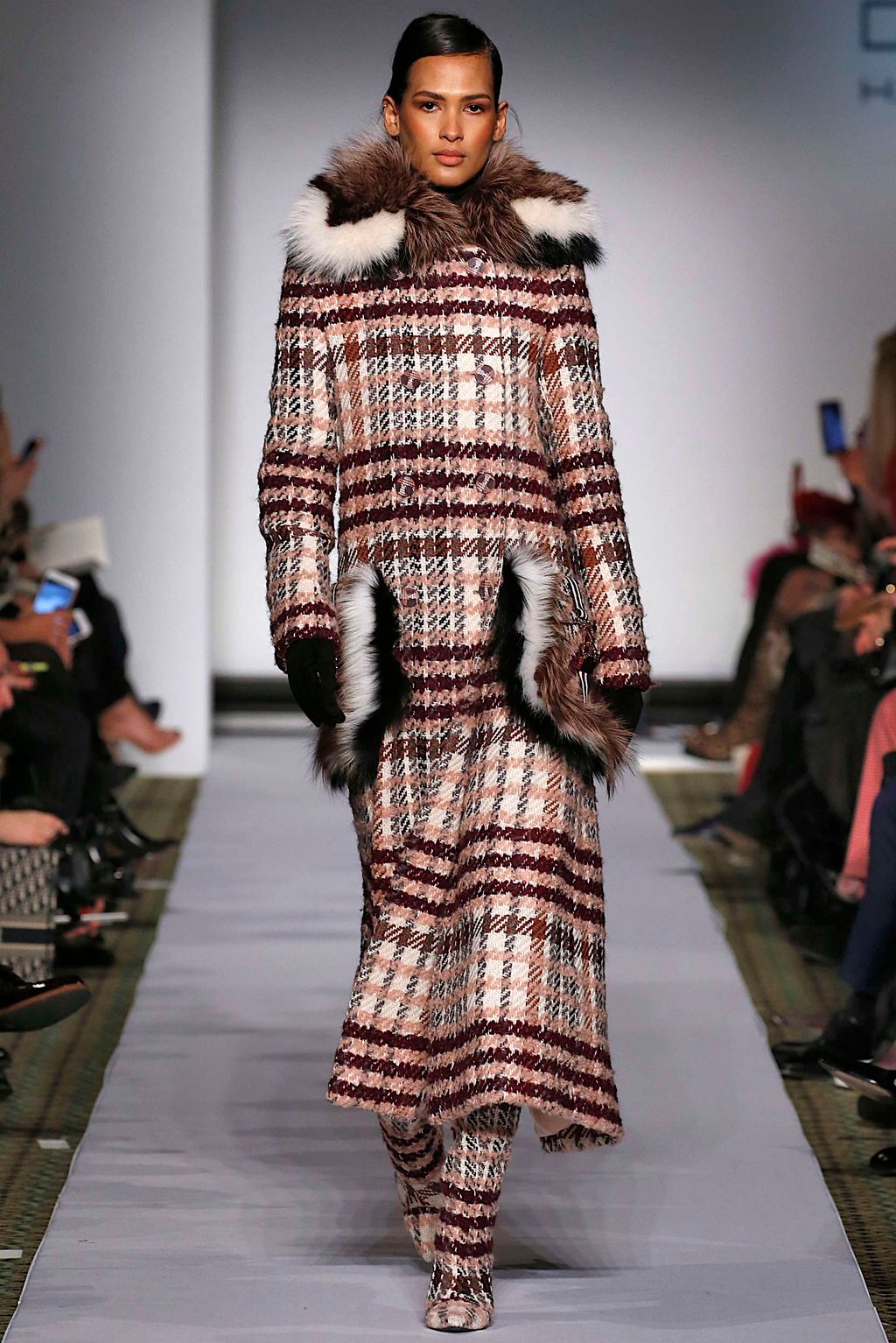 Fashion Week New York Fall/Winter 2019 look 19 from the Dennis Basso collection 女装