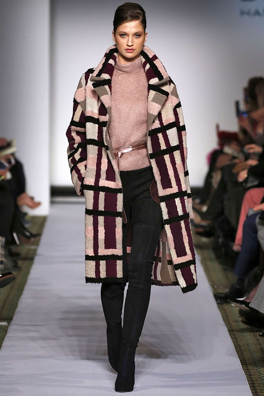 Fashion Week New York Fall/Winter 2019 look 22 from the Dennis Basso collection womenswear