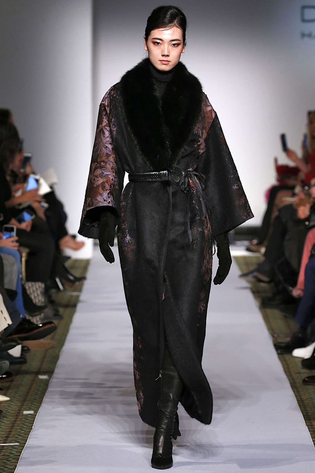 Fashion Week New York Fall/Winter 2019 look 29 from the Dennis Basso collection womenswear