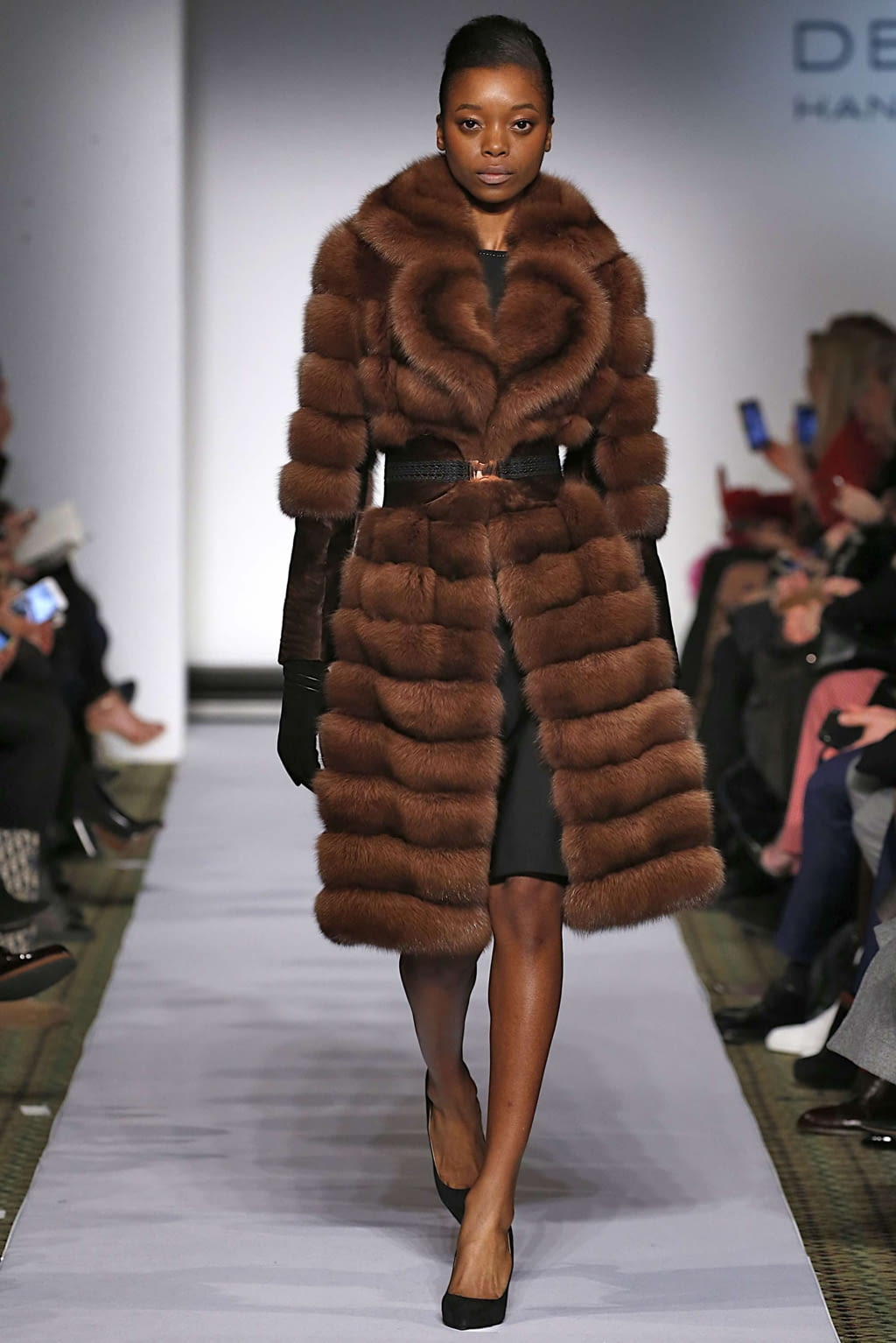 Fashion Week New York Fall/Winter 2019 look 31 from the Dennis Basso collection 女装