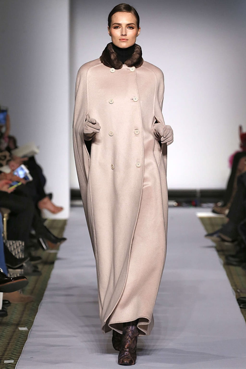 Fashion Week New York Fall/Winter 2019 look 35 from the Dennis Basso collection womenswear