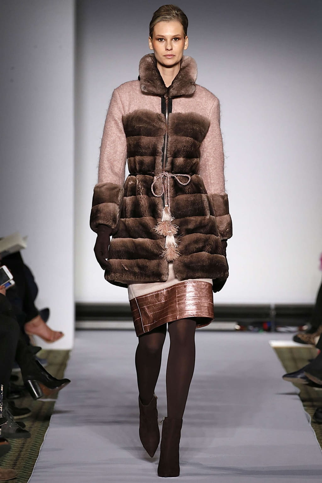 Fashion Week New York Fall/Winter 2019 look 37 from the Dennis Basso collection 女装