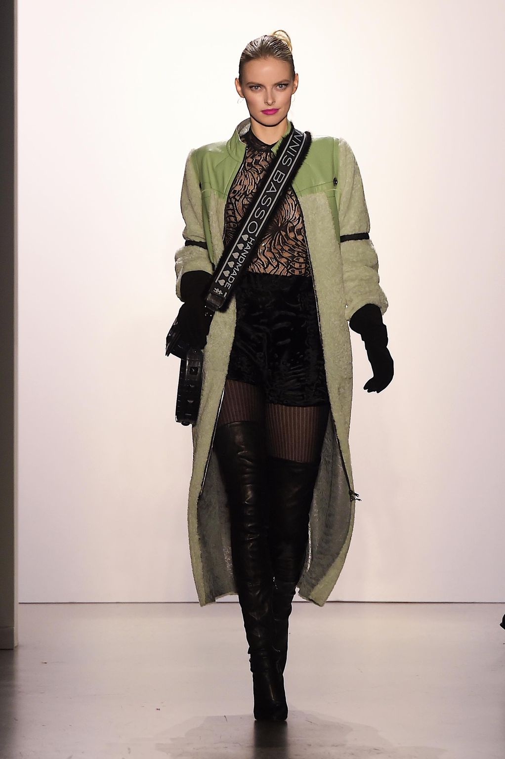 Fashion Week New York Fall/Winter 2020 look 1 from the Dennis Basso collection 女装