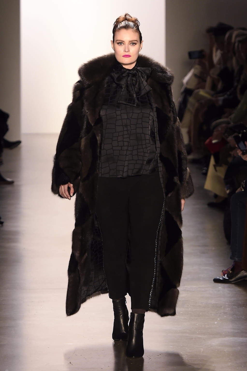 Fashion Week New York Fall/Winter 2020 look 12 from the Dennis Basso collection 女装