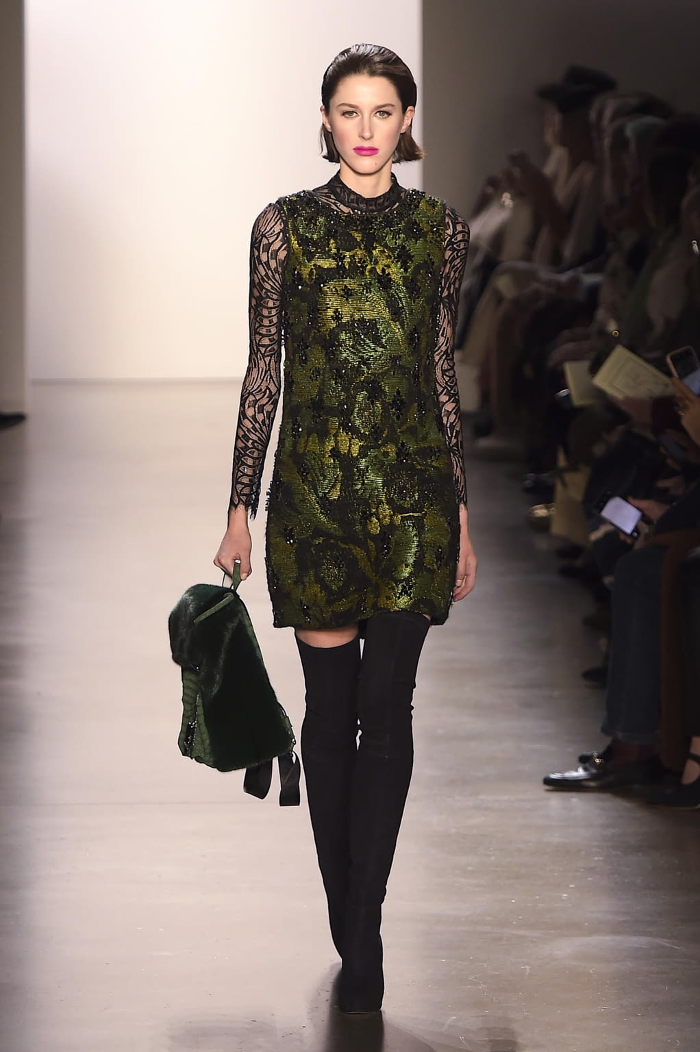 Fashion Week New York Fall/Winter 2020 look 39 from the Dennis Basso collection 女装