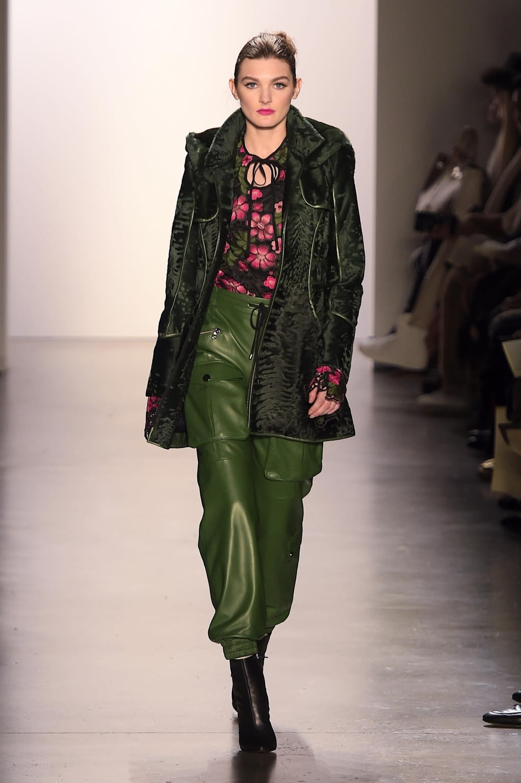 Fashion Week New York Fall/Winter 2020 look 45 from the Dennis Basso collection womenswear