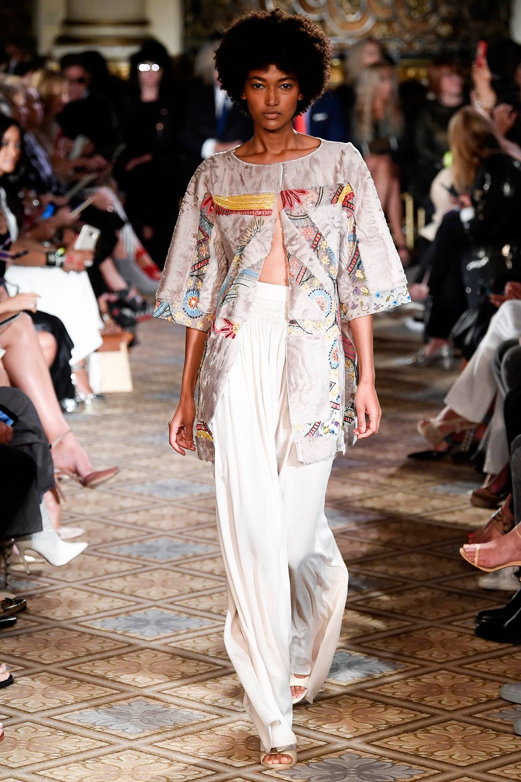 Fashion Week New York Spring/Summer 2018 look 2 from the Dennis Basso collection womenswear