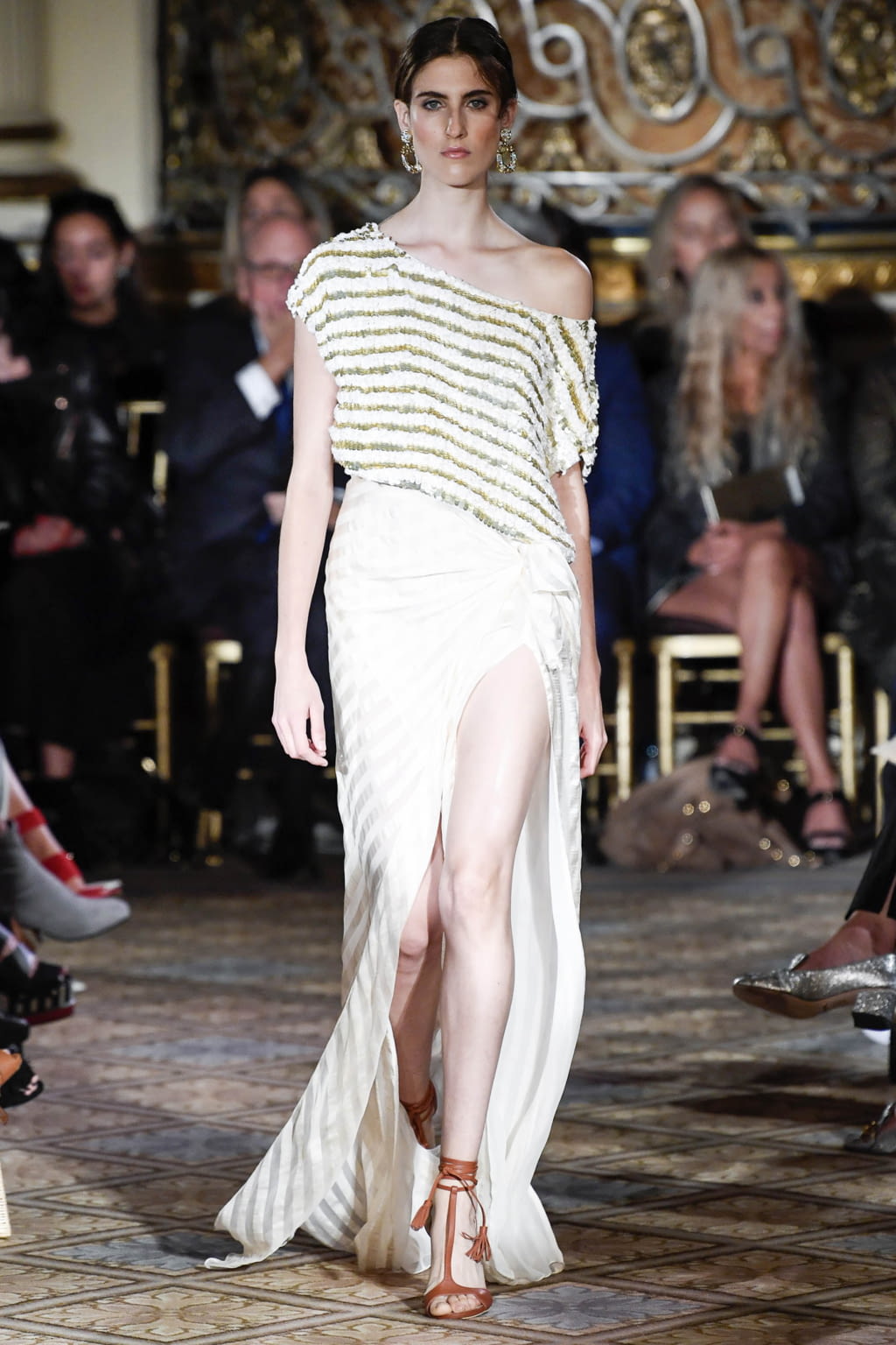 Fashion Week New York Spring/Summer 2018 look 7 from the Dennis Basso collection womenswear