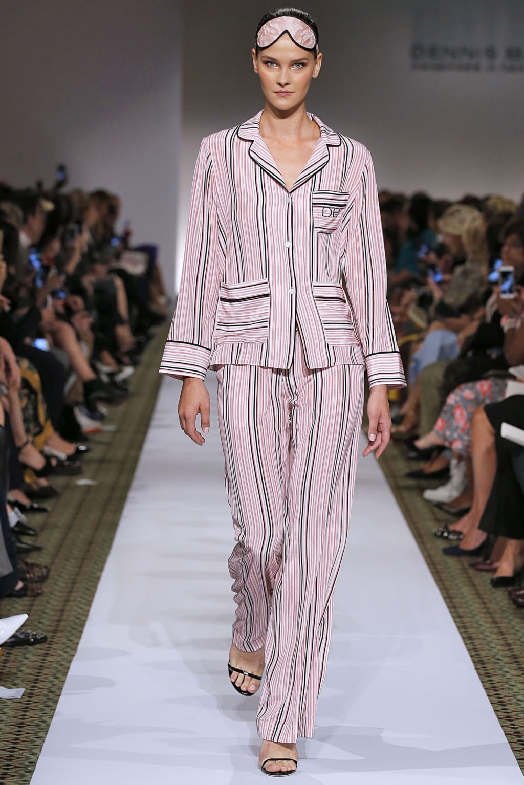 Fashion Week New York Spring/Summer 2019 look 1 from the Dennis Basso collection womenswear