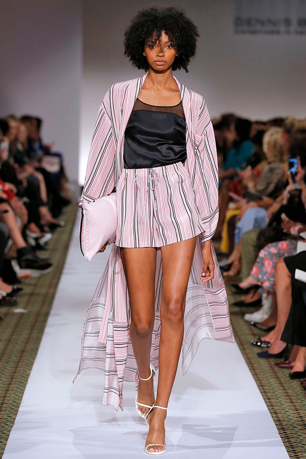 Fashion Week New York Spring/Summer 2019 look 2 from the Dennis Basso collection 女装