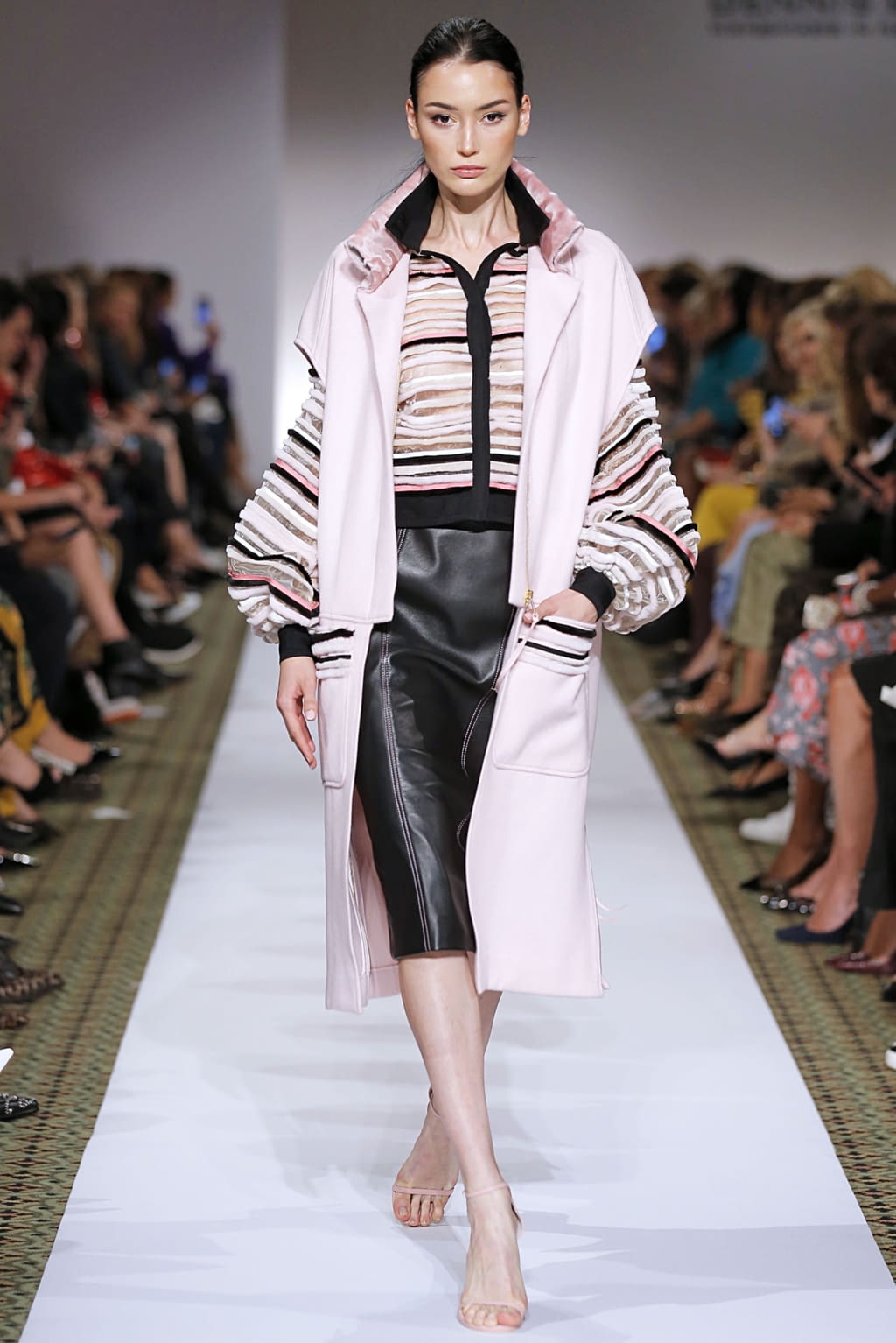 Fashion Week New York Spring/Summer 2019 look 5 de la collection Dennis Basso womenswear