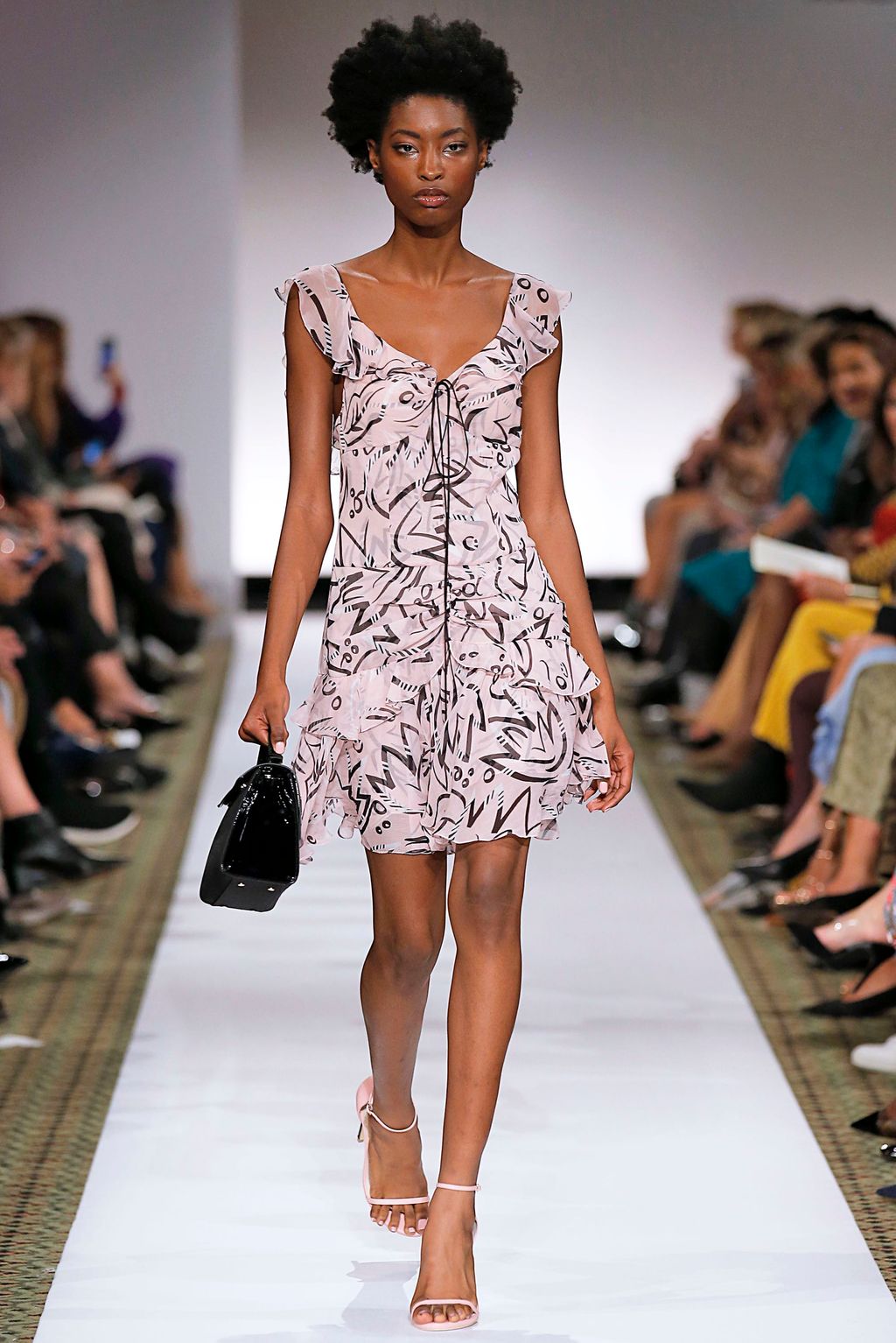 Fashion Week New York Spring/Summer 2019 look 8 de la collection Dennis Basso womenswear