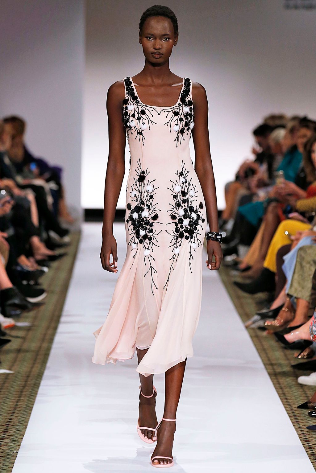 Fashion Week New York Spring/Summer 2019 look 10 de la collection Dennis Basso womenswear