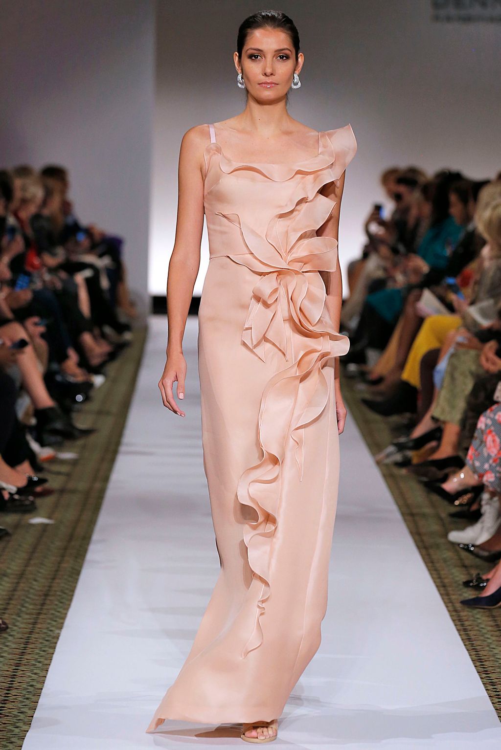 Fashion Week New York Spring/Summer 2019 look 13 from the Dennis Basso collection womenswear