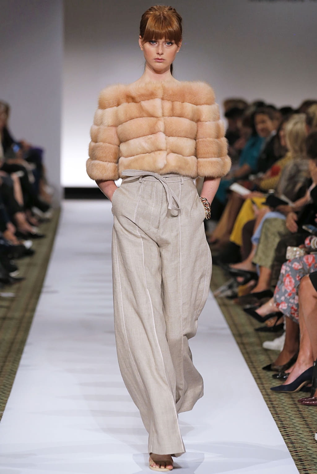 Fashion Week New York Spring/Summer 2019 look 14 de la collection Dennis Basso womenswear