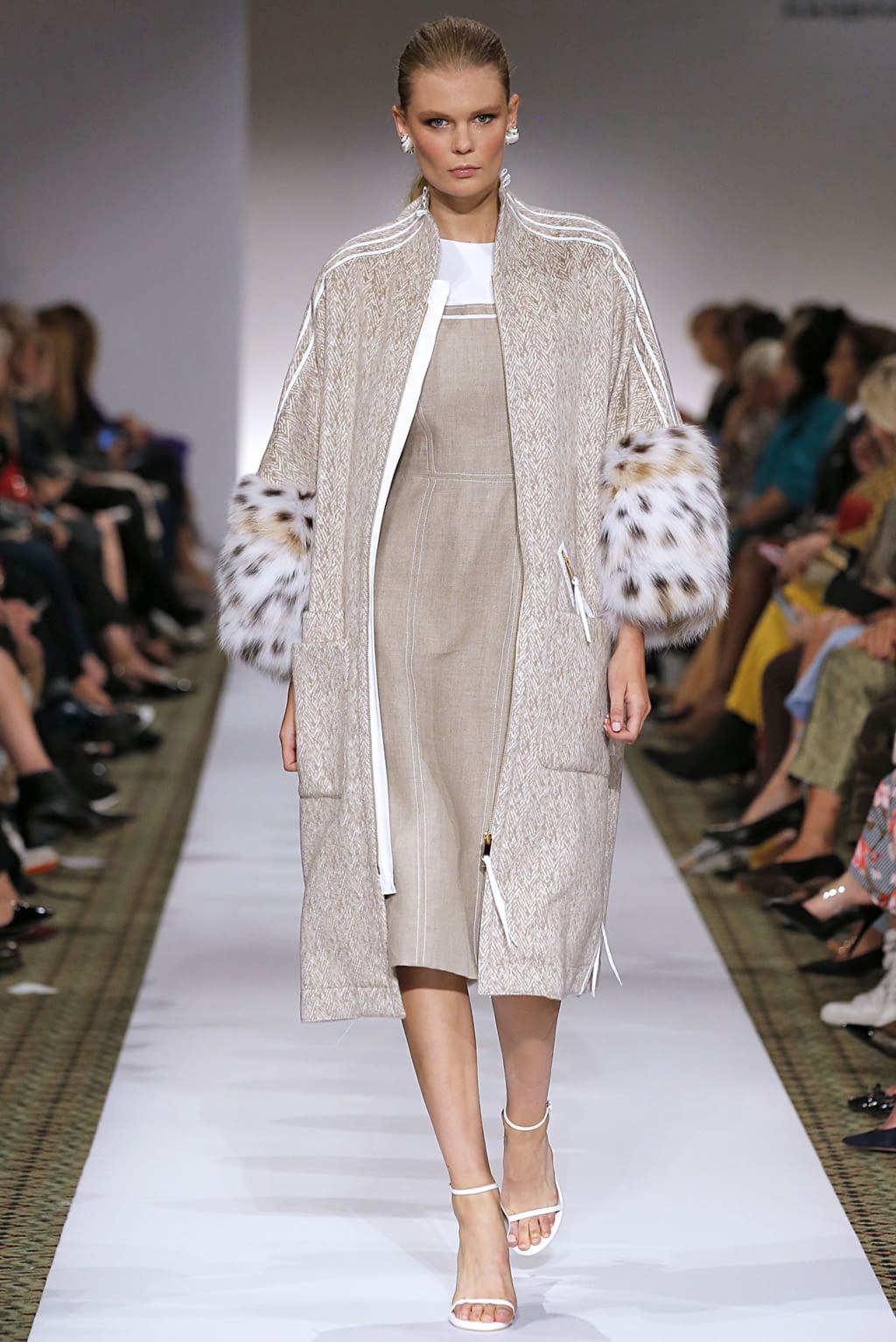 Fashion Week New York Spring/Summer 2019 look 15 from the Dennis Basso collection 女装