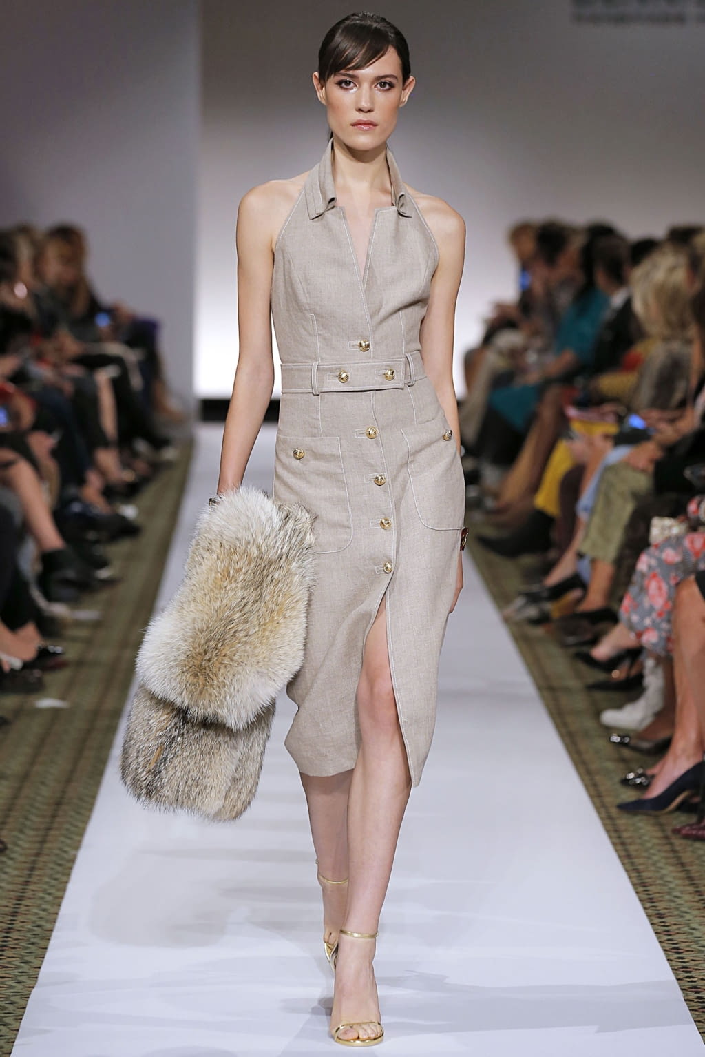 Fashion Week New York Spring/Summer 2019 look 16 de la collection Dennis Basso womenswear
