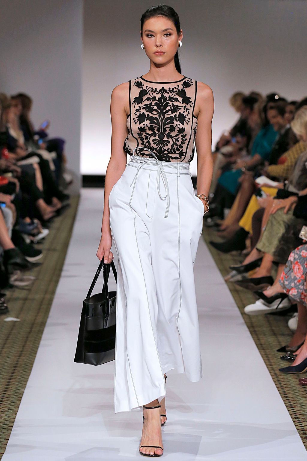 Fashion Week New York Spring/Summer 2019 look 29 de la collection Dennis Basso womenswear