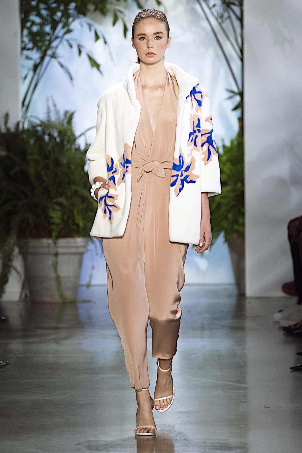 Fashion Week New York Spring/Summer 2020 look 7 from the Dennis Basso collection womenswear