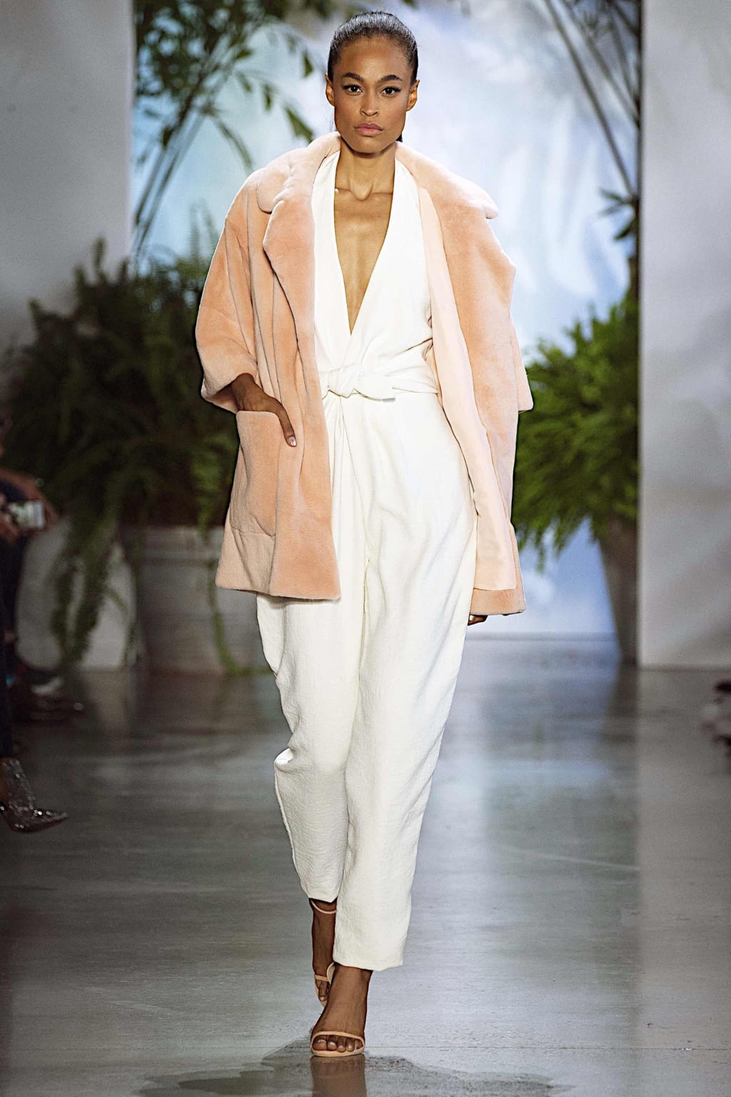 Fashion Week New York Spring/Summer 2020 look 18 from the Dennis Basso collection 女装