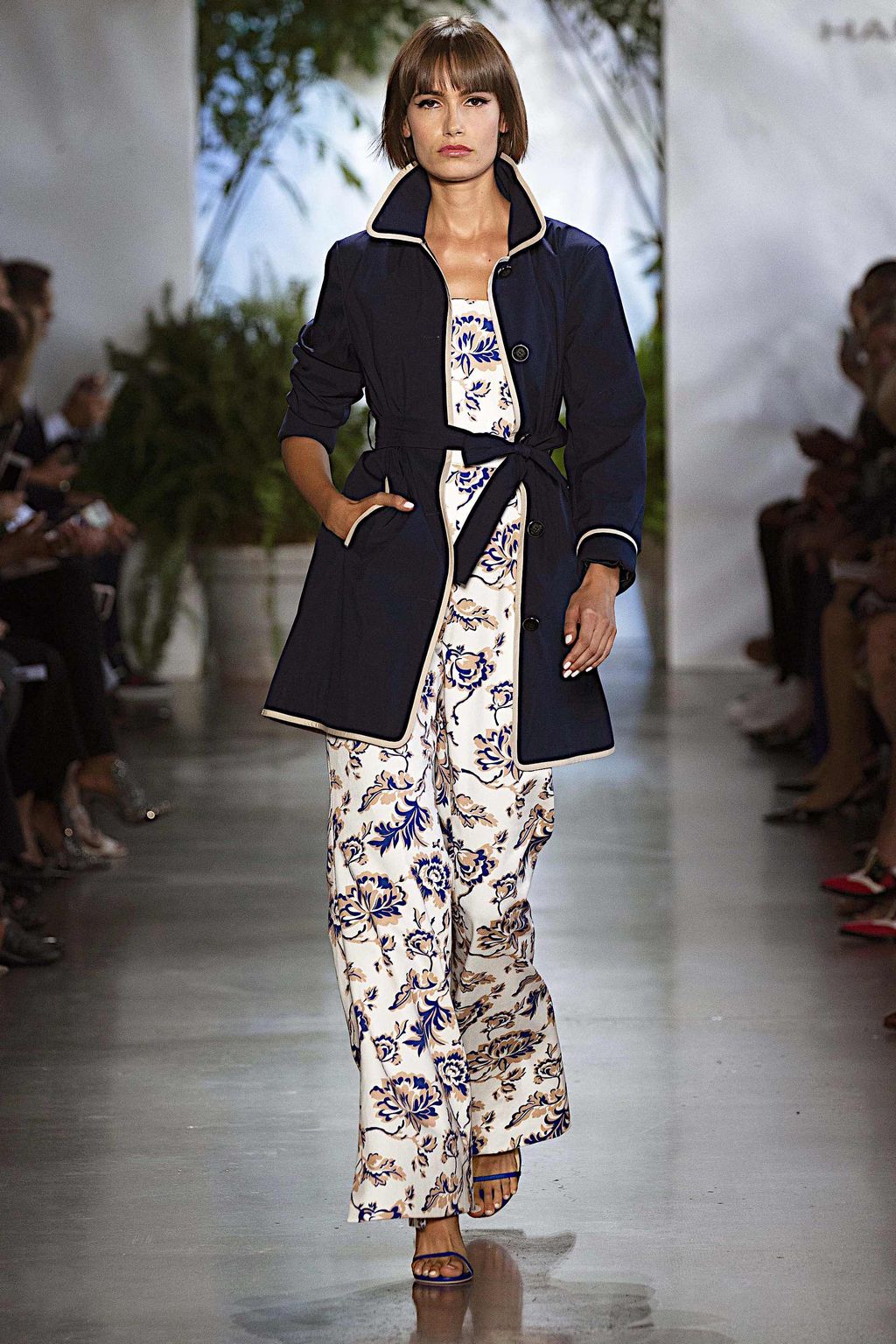 Fashion Week New York Spring/Summer 2020 look 36 from the Dennis Basso collection 女装