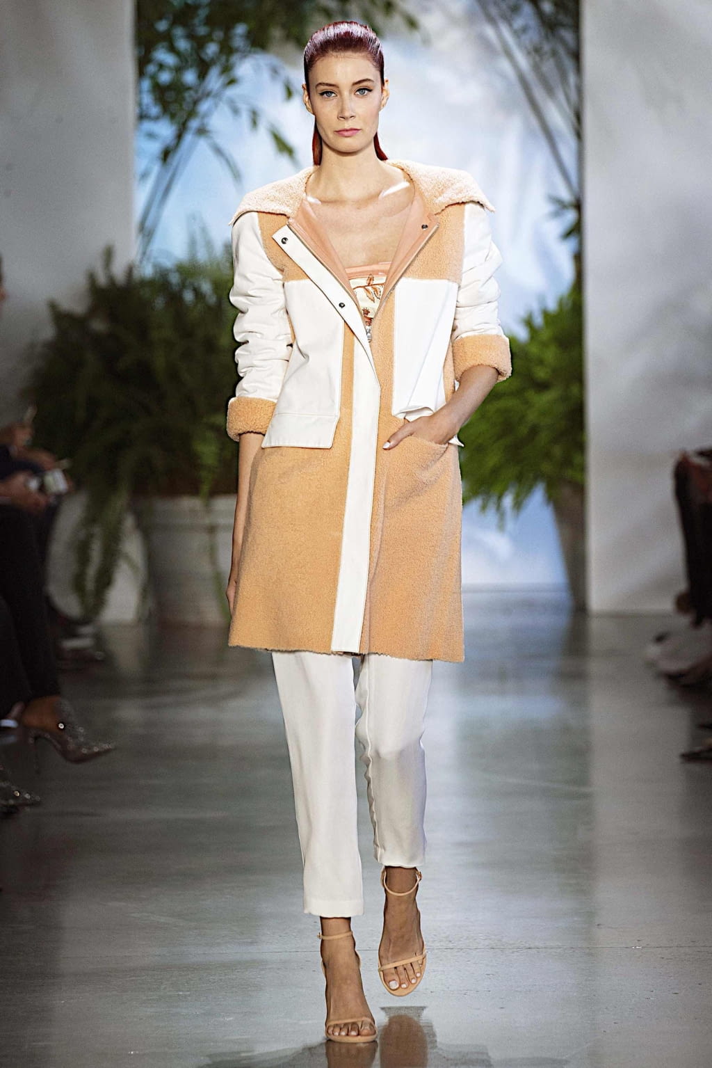 Fashion Week New York Spring/Summer 2020 look 43 from the Dennis Basso collection 女装