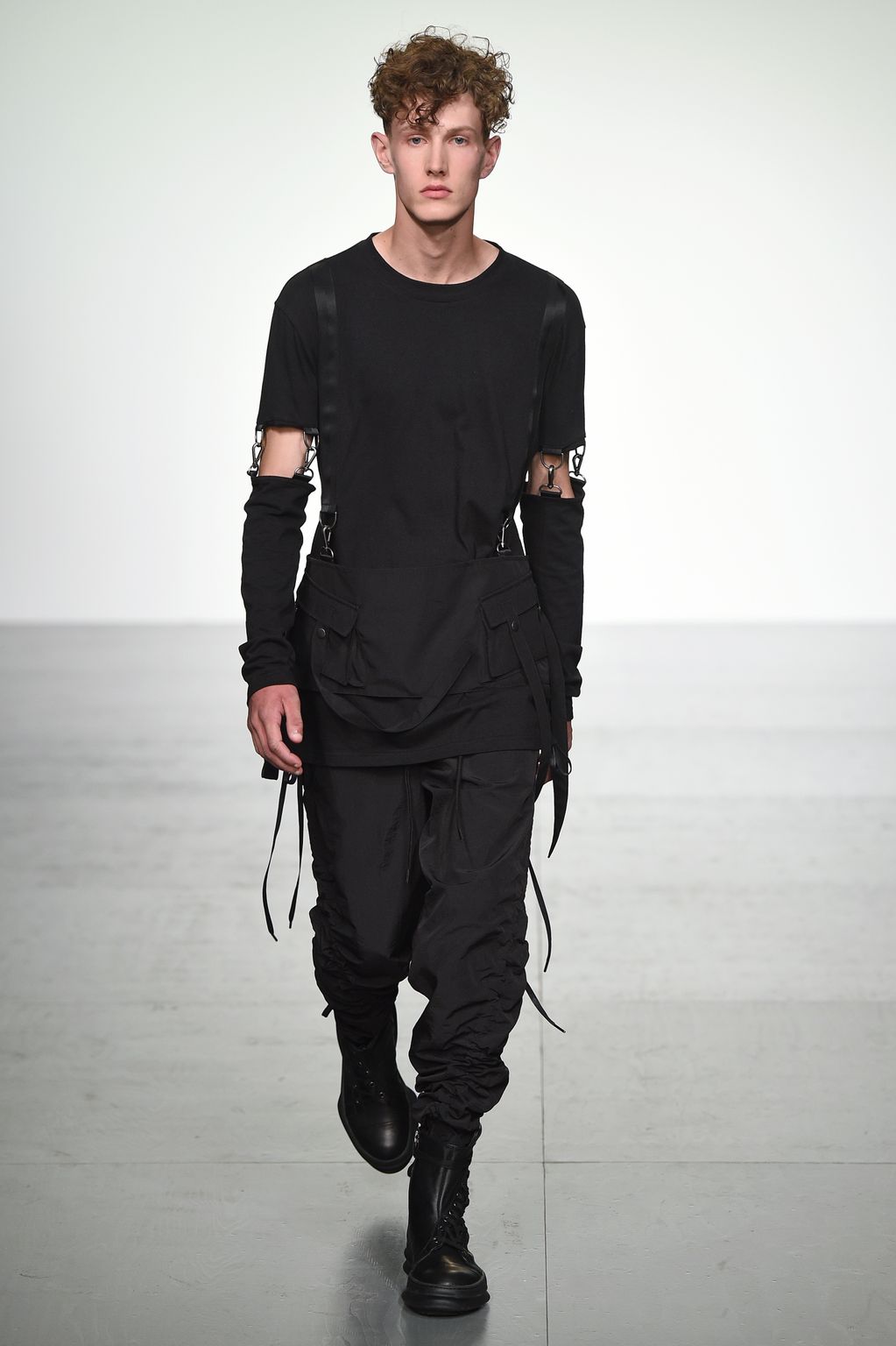 Fashion Week London Spring/Summer 2018 look 15 from the D.GNAK collection menswear