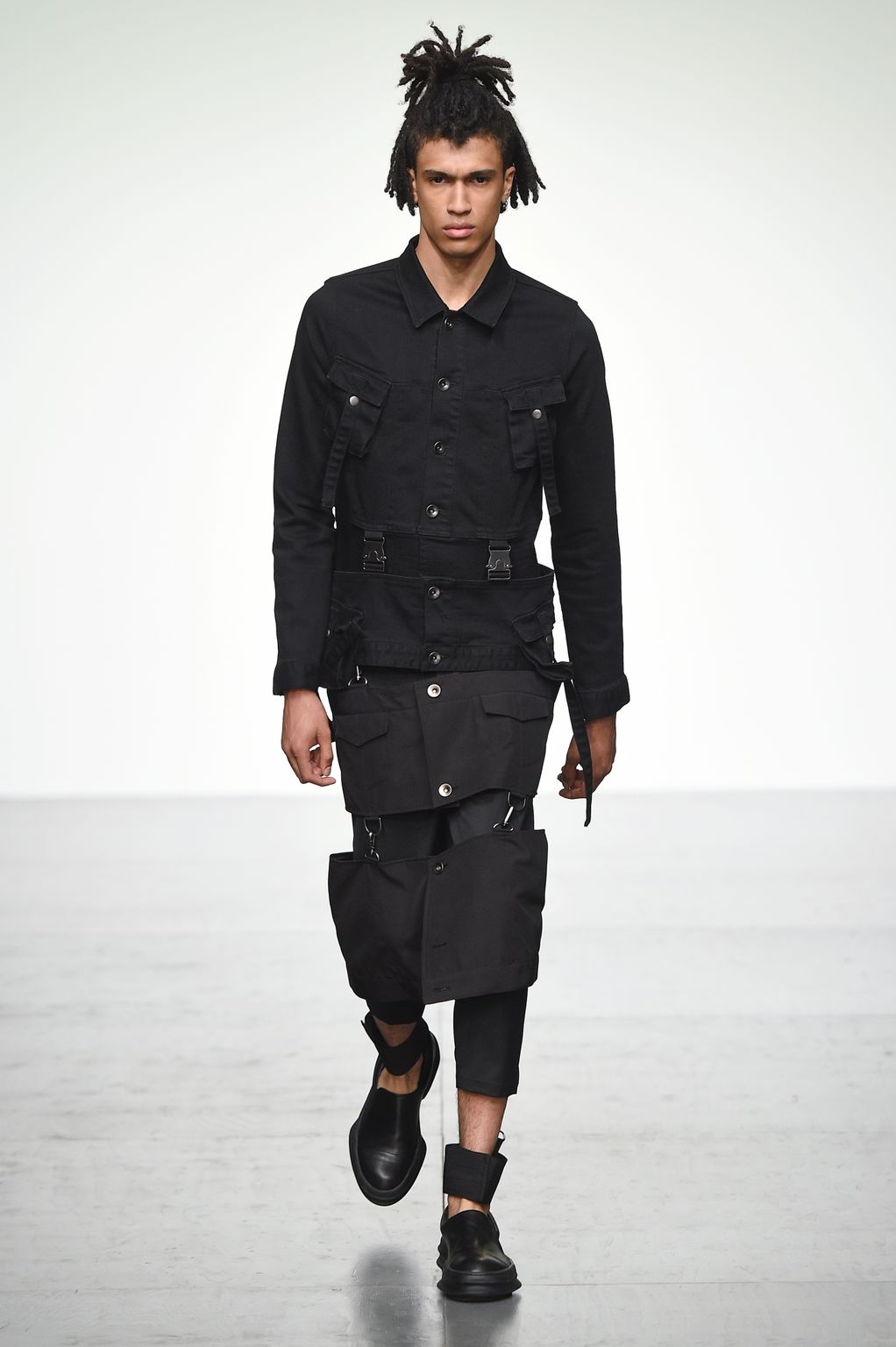 Fashion Week London Spring/Summer 2018 look 17 from the D.GNAK collection menswear