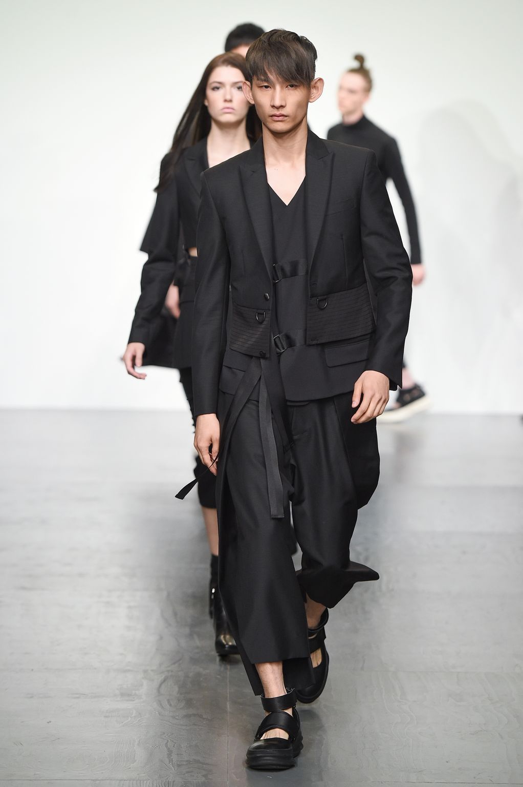 Fashion Week London Spring/Summer 2018 look 31 from the D.GNAK collection menswear