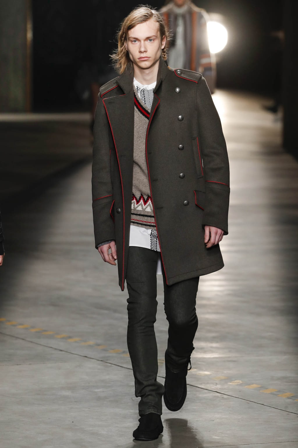 Fashion Week Milan Fall/Winter 2018 look 30 from the Diesel Black Gold collection menswear