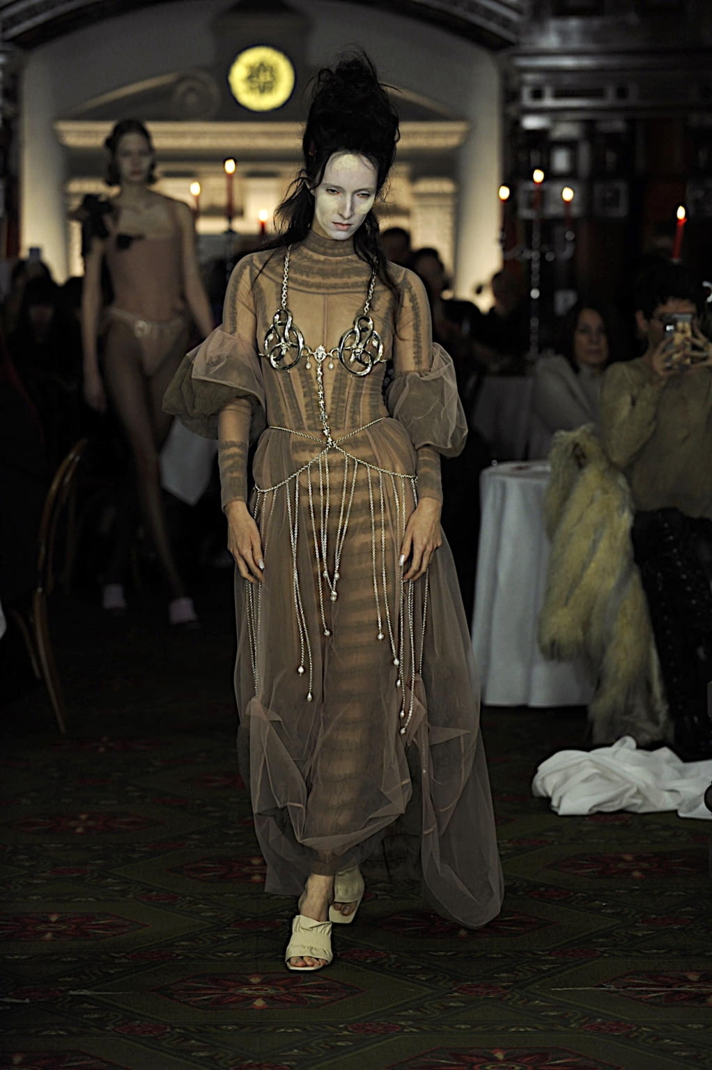 Fashion Week London Fall/Winter 2020 look 8 from the Dilara Findikoglu collection 女装