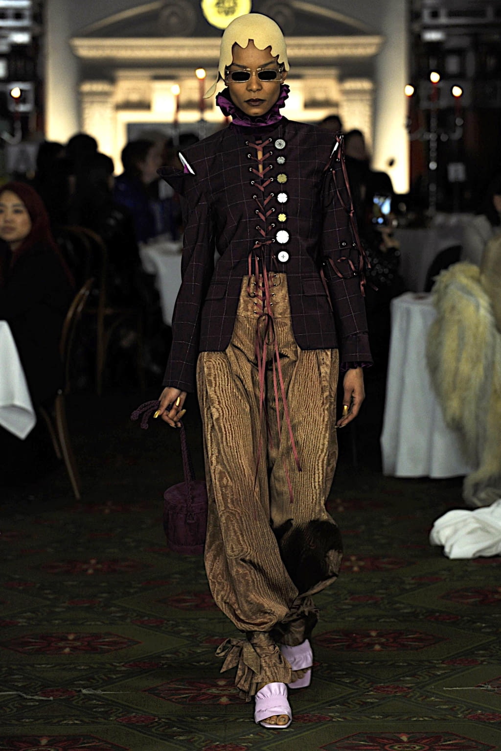 Fashion Week London Fall/Winter 2020 look 21 de la collection Dilara Findikoglu womenswear