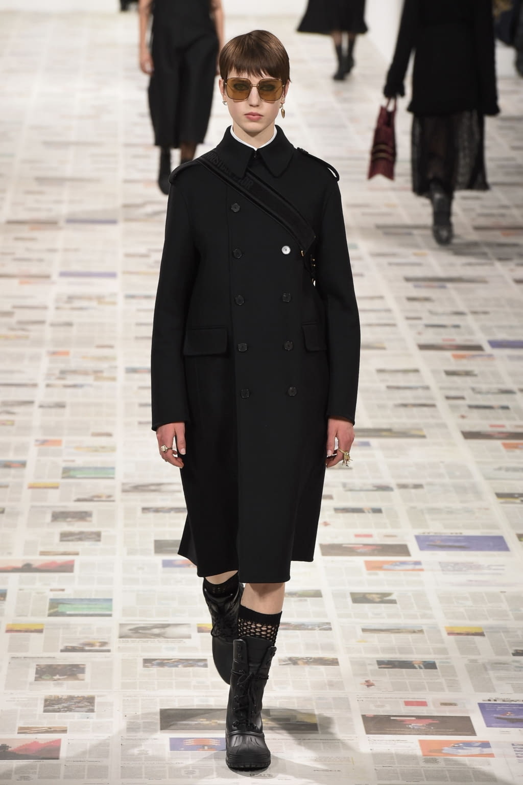 Fashion Week Paris Fall/Winter 2020 look 15 from the Christian Dior collection womenswear
